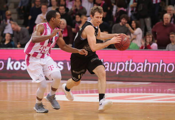 且充满力量 且充满力量