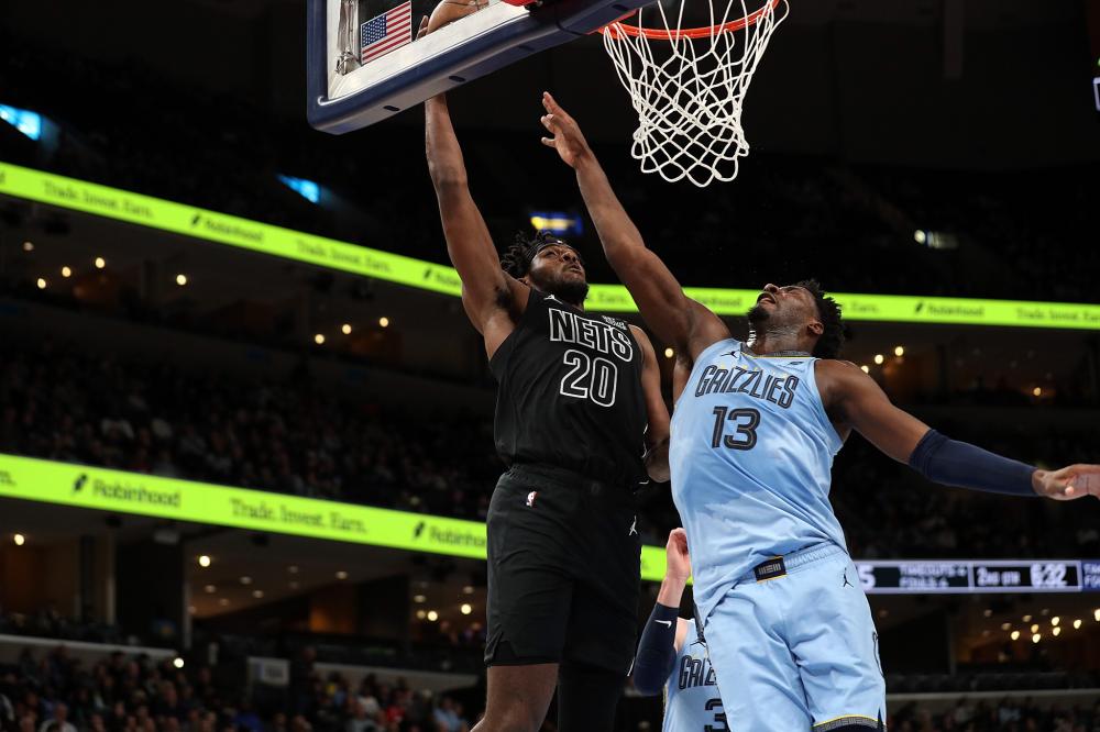 经巴塞罗那 经巴塞罗那