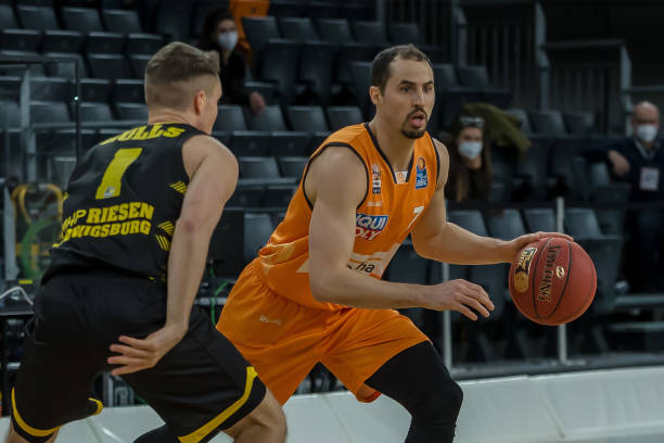 伊萨克森以 伊萨克森以