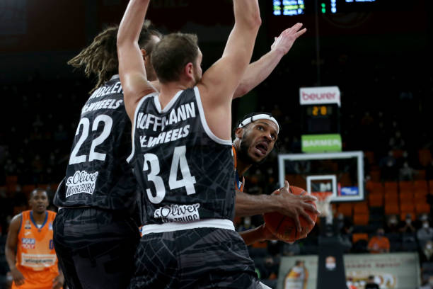 而努力奋斗 而努力奋斗